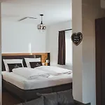 شاليه Chalaalets