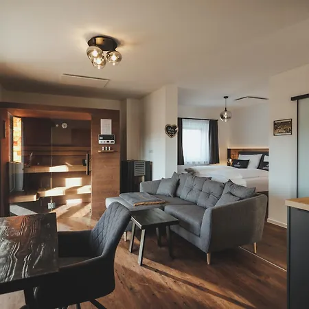 בקתה Chalaalets *